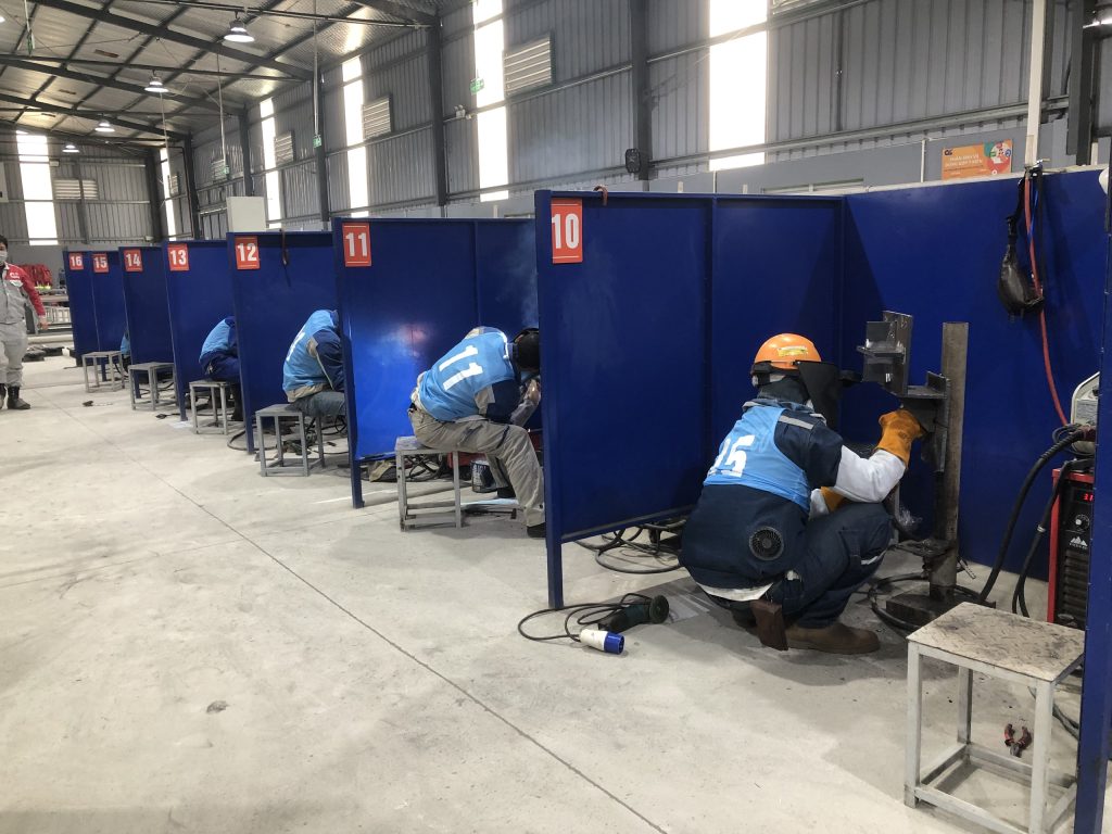 Tuyển 5 Nam Vận Hành Máy CNC tại Greifswald, Đức – Lương 3.200 EUR/Tháng